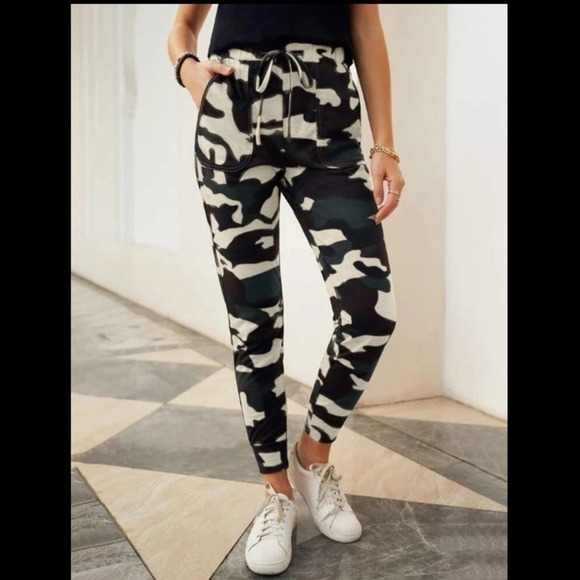 Camo print brown slant pocket drawstring high waist cropped sweatpants Sz M - Picture 3 of 4